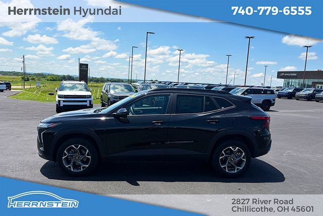 Used 2025 Chevrolet Trax LT FWD image 4