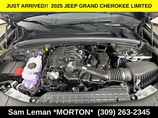 New 2025 Jeep Grand Cherokee Limited w/ Black Appearance Package image 31