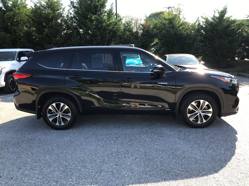 Certified 2020 Toyota Highlander XLE AWD/4WD image 9