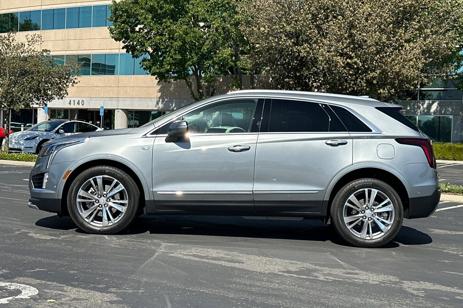 Used 2023 Cadillac XT5 Premium Luxury w/ Technology Package AWD/4WD image 8