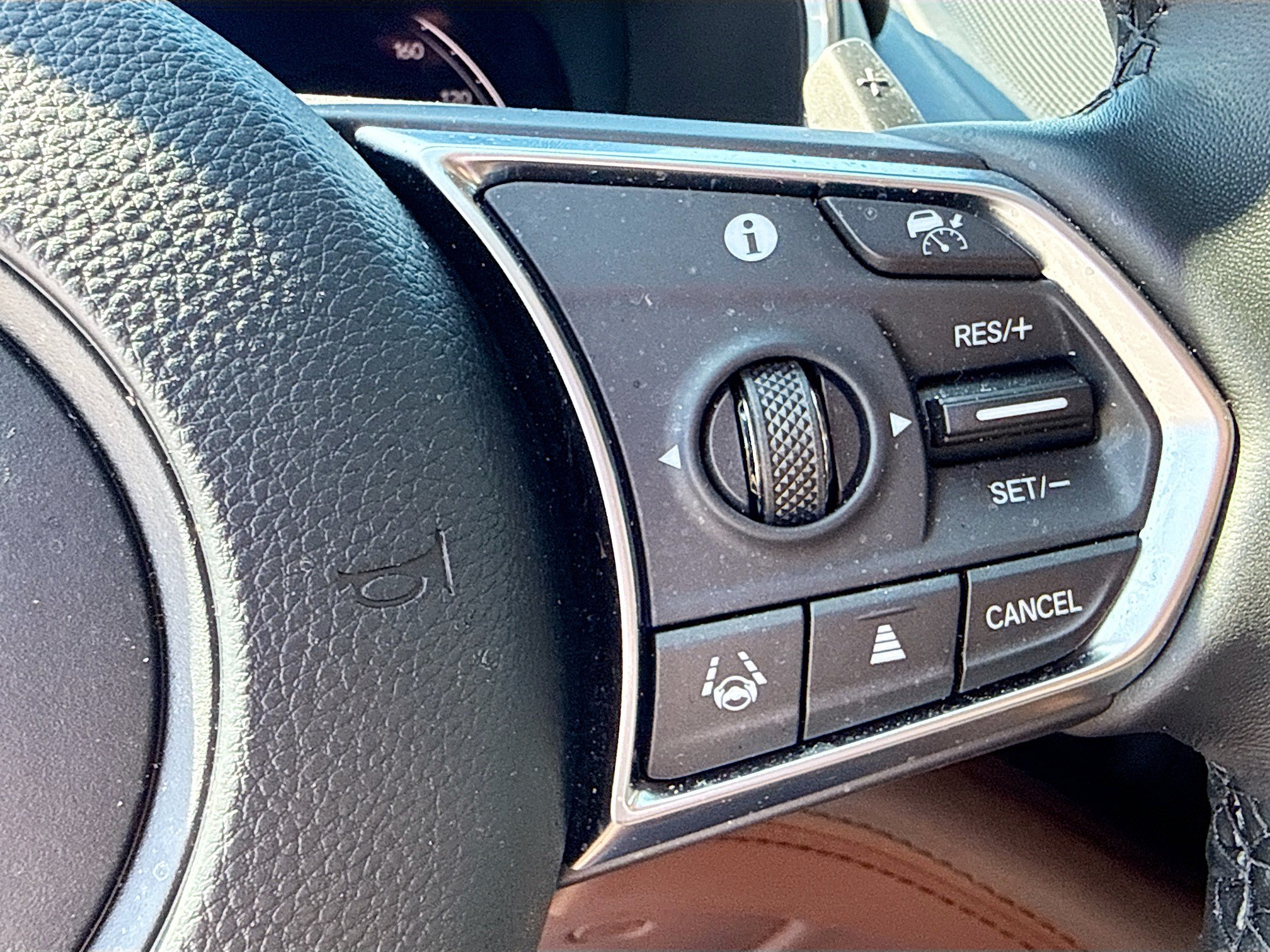 Used 2025 Acura MDX SH-AWD w/ Advance Package image 39