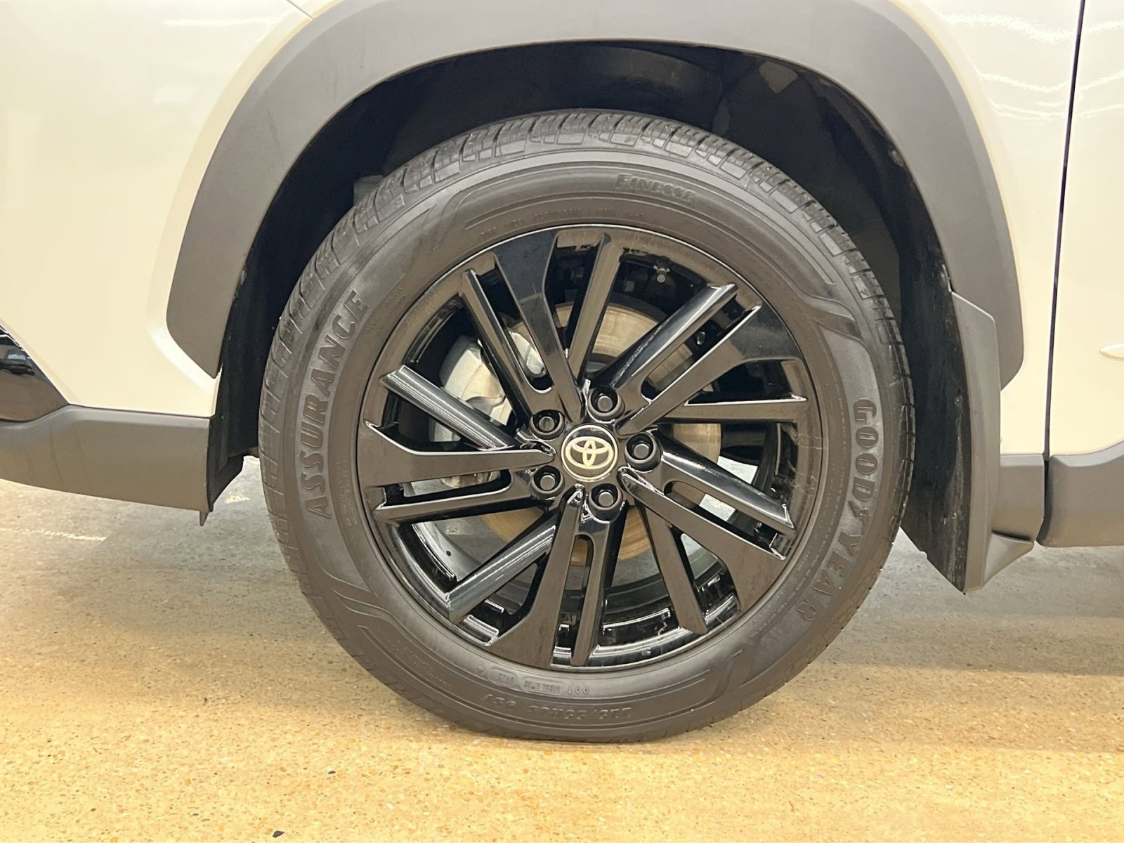 Used 2025 Toyota Corolla Cross AWD Hybrid image 10