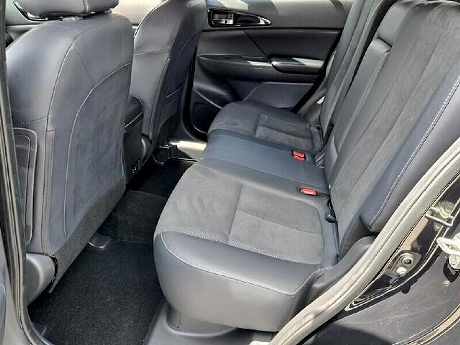Used 2024 Mitsubishi Eclipse Cross AWD image 12
