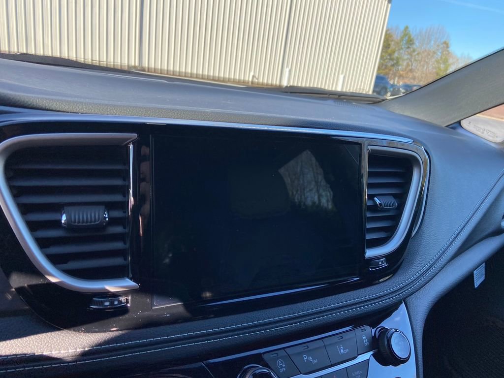 New 2026 Chrysler Pacifica Select image 18