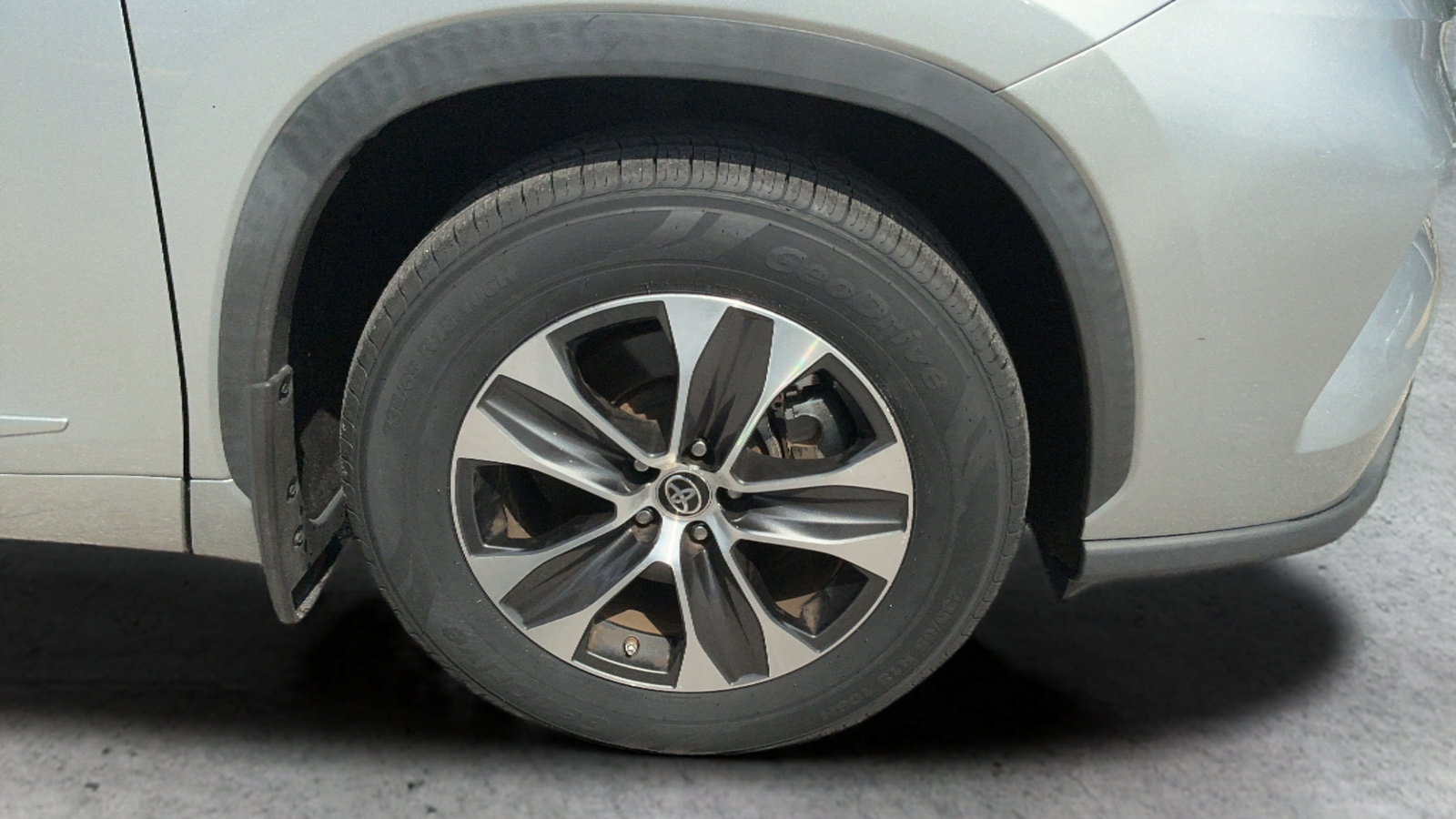 Used 2021 Toyota Highlander XLE AWD/4WD image 53