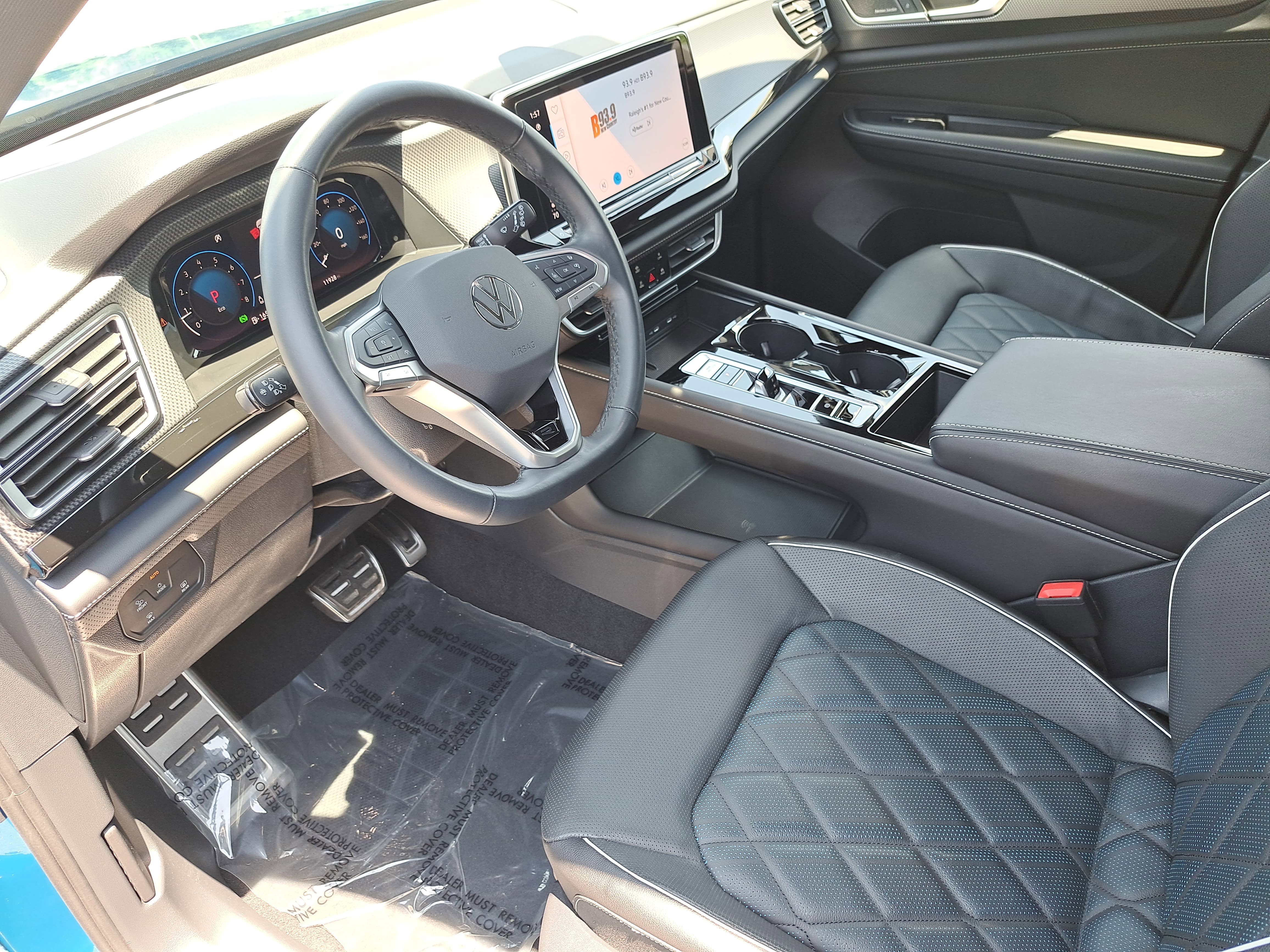 Used 2025 Volkswagen Atlas Cross Sport SEL Premium R-Line AWD/4WD image 15