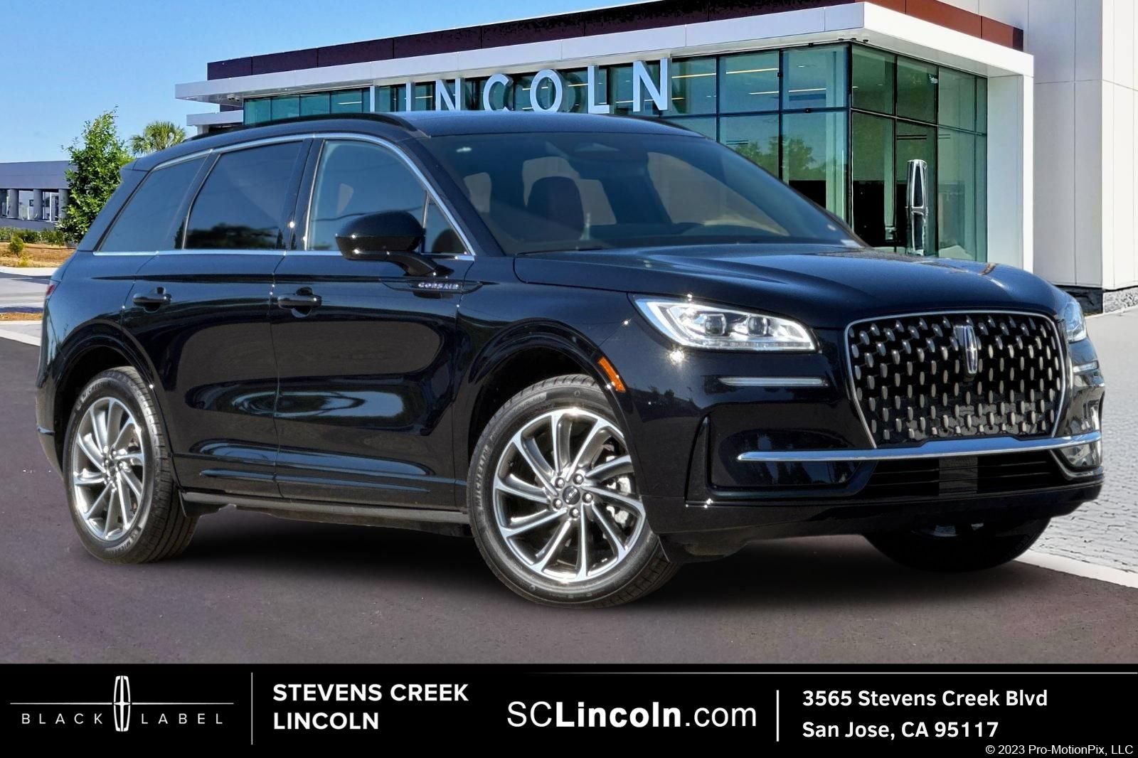 Used 2025 Lincoln Corsair Grand Touring AWD/4WD image 1