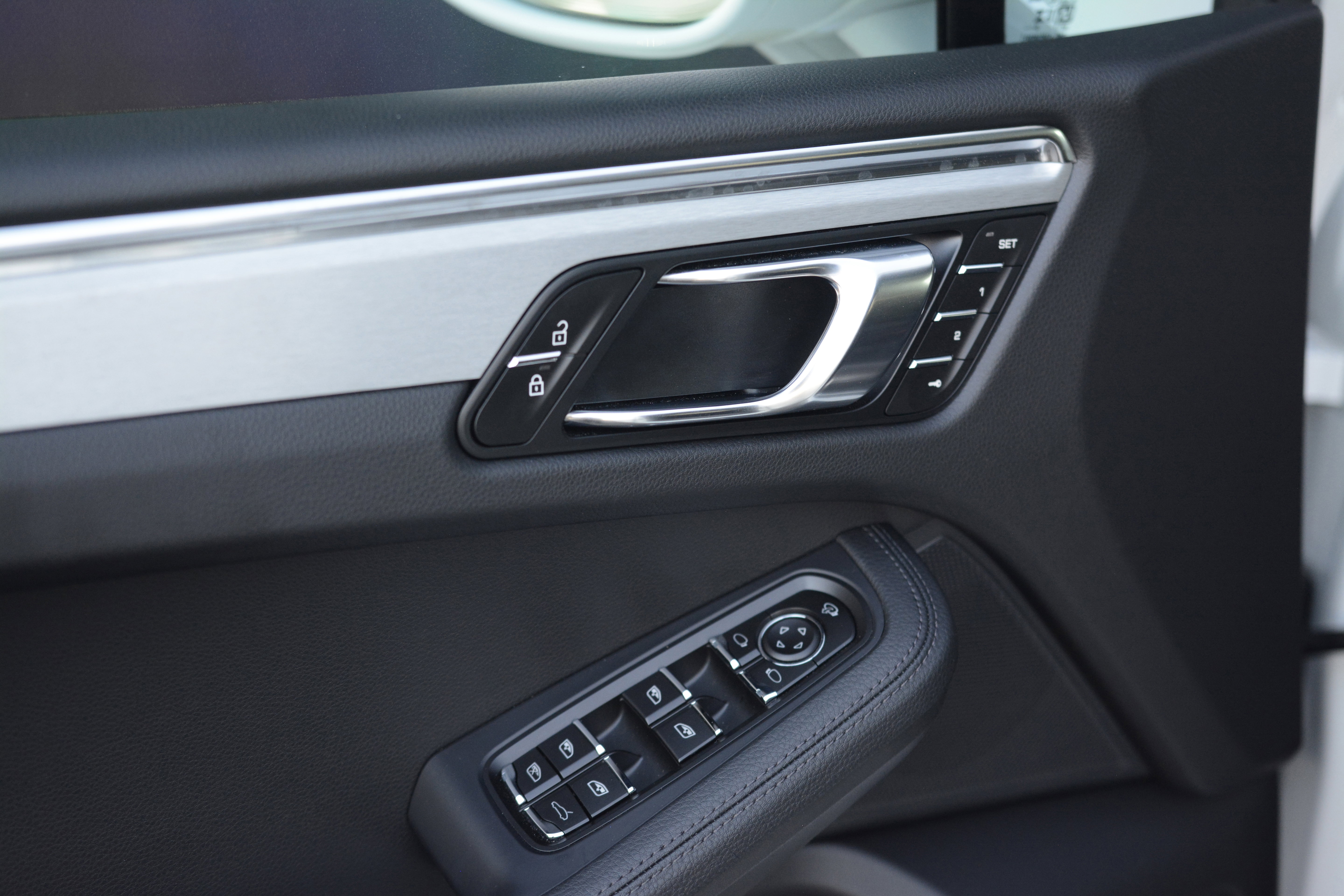 Certified 2026 Porsche Macan AWD/4WD image 14