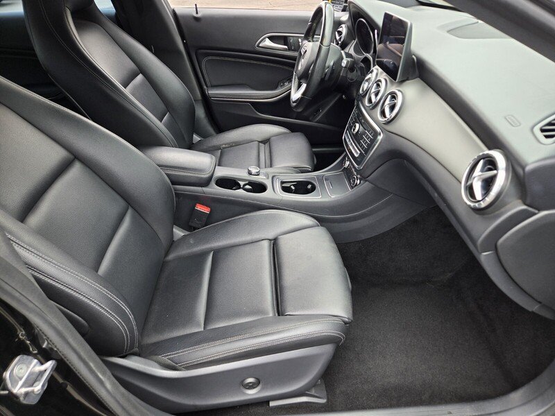 Used 2018 Mercedes-Benz CLA 250 image 16