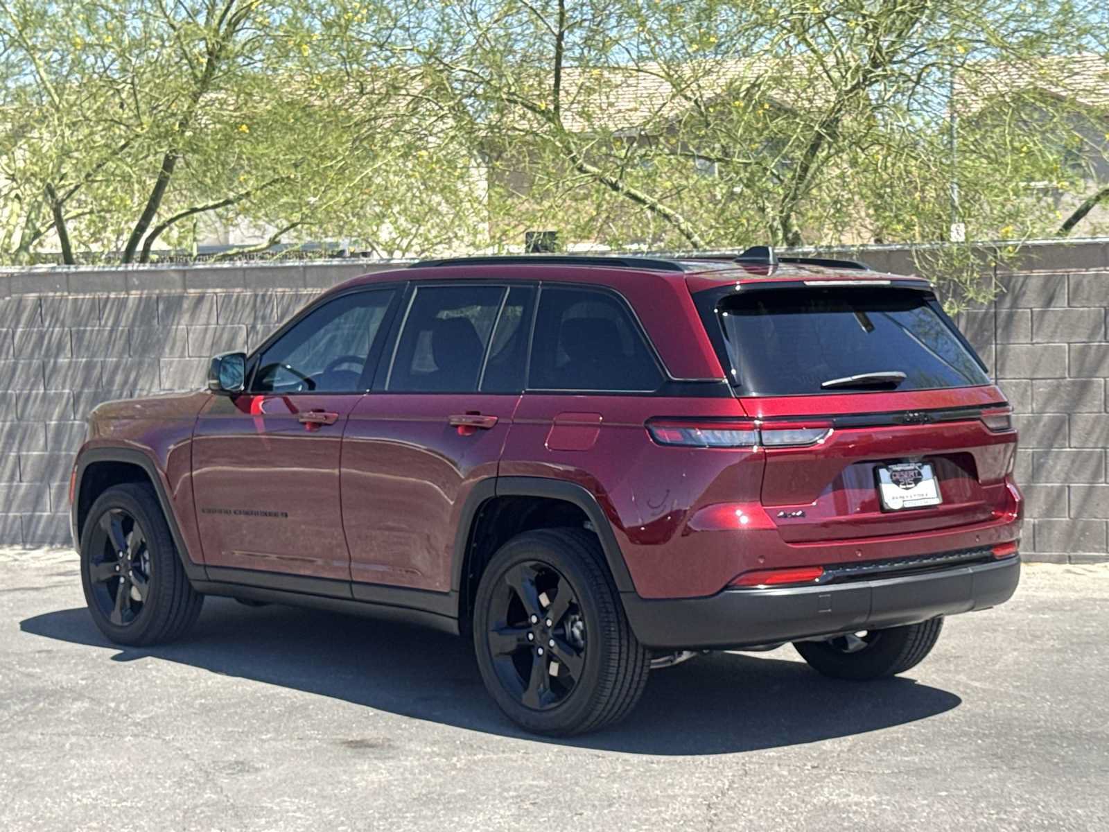 Used 2025 Jeep Grand Cherokee Altitude AWD/4WD image 6
