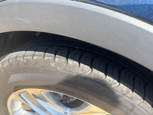 Used 2017 Ford Explorer XLT w/ Equipment Group 202A FWD image 16