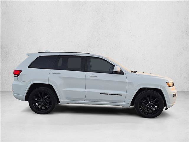 Used 2018 Jeep Grand Cherokee Altitude RWD image 4