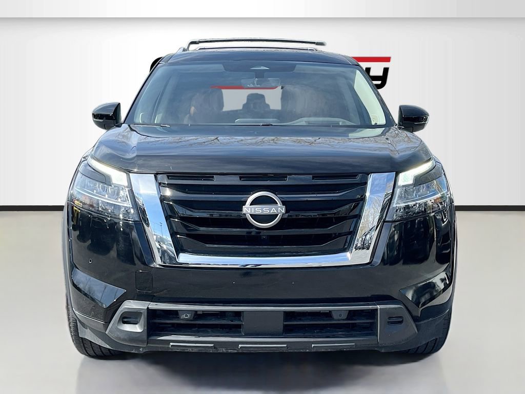 Used 2024 Nissan Pathfinder Platinum w/ Black Appearance Package image 2