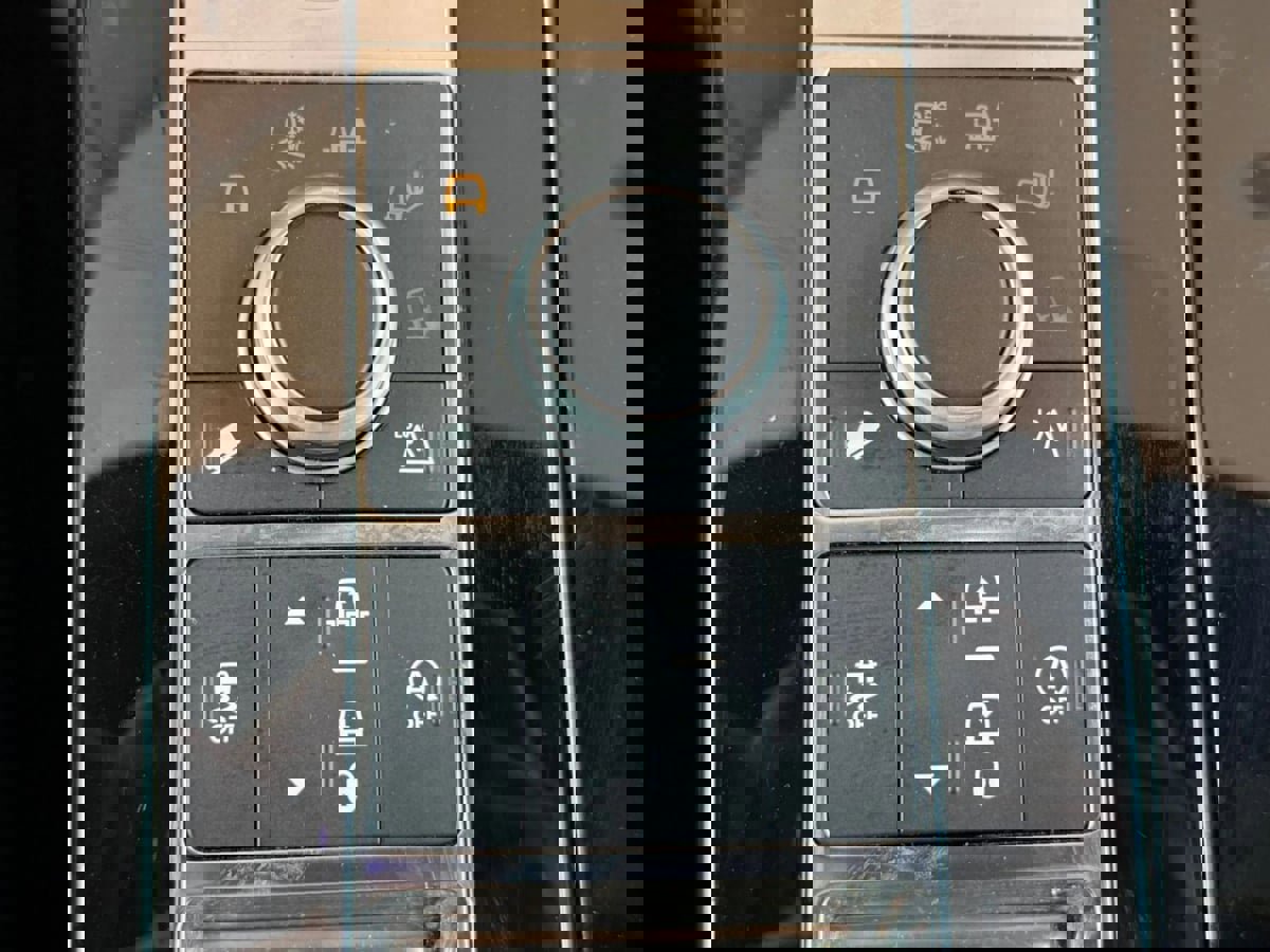 Used 2019 Land Rover Discovery HSE image 35