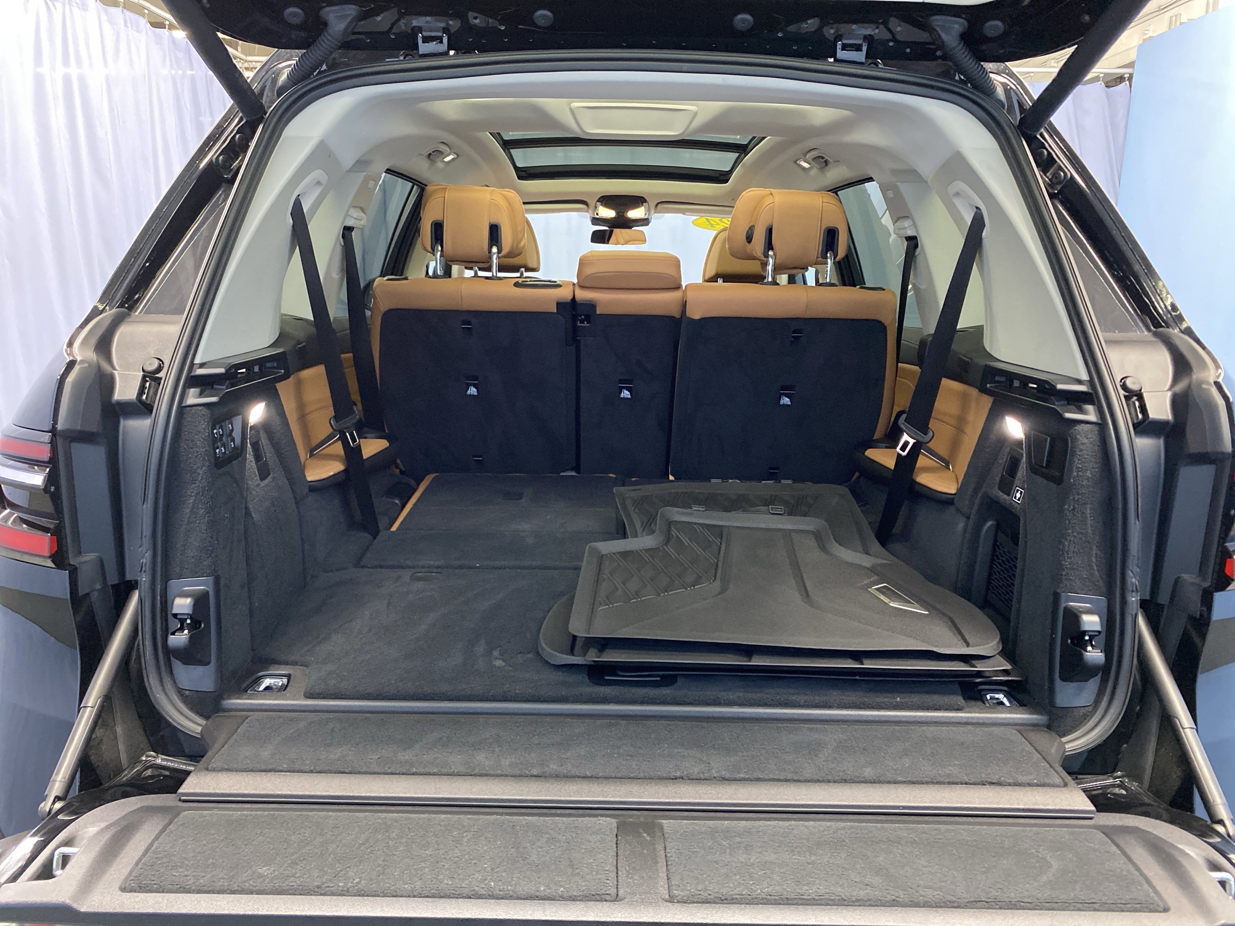 Used 2024 BMW X7 xDrive40i w/ Premium Package image 28