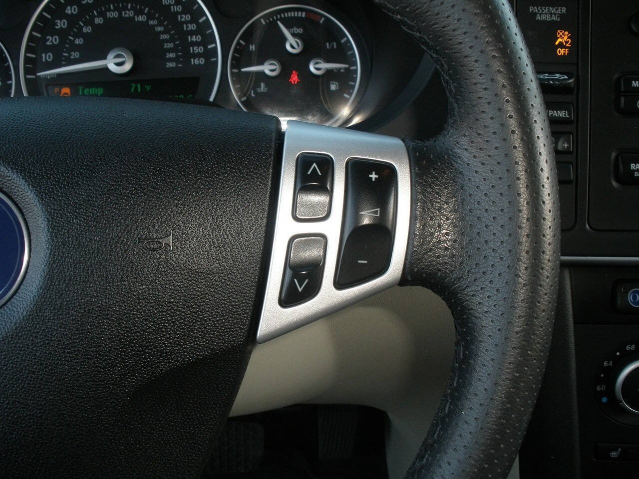 Used 2009 Saab 9-3 2.0T w/ Cold Weather Package FWD image 34