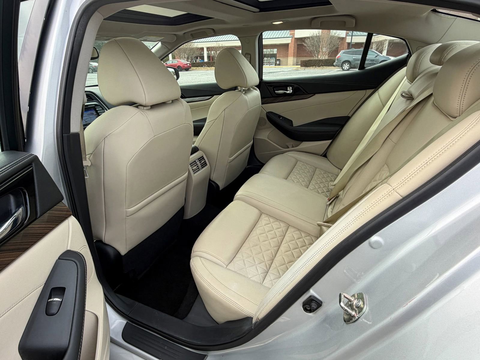 Used 2016 Nissan Maxima Platinum w/ Interior Lighting Package image 17