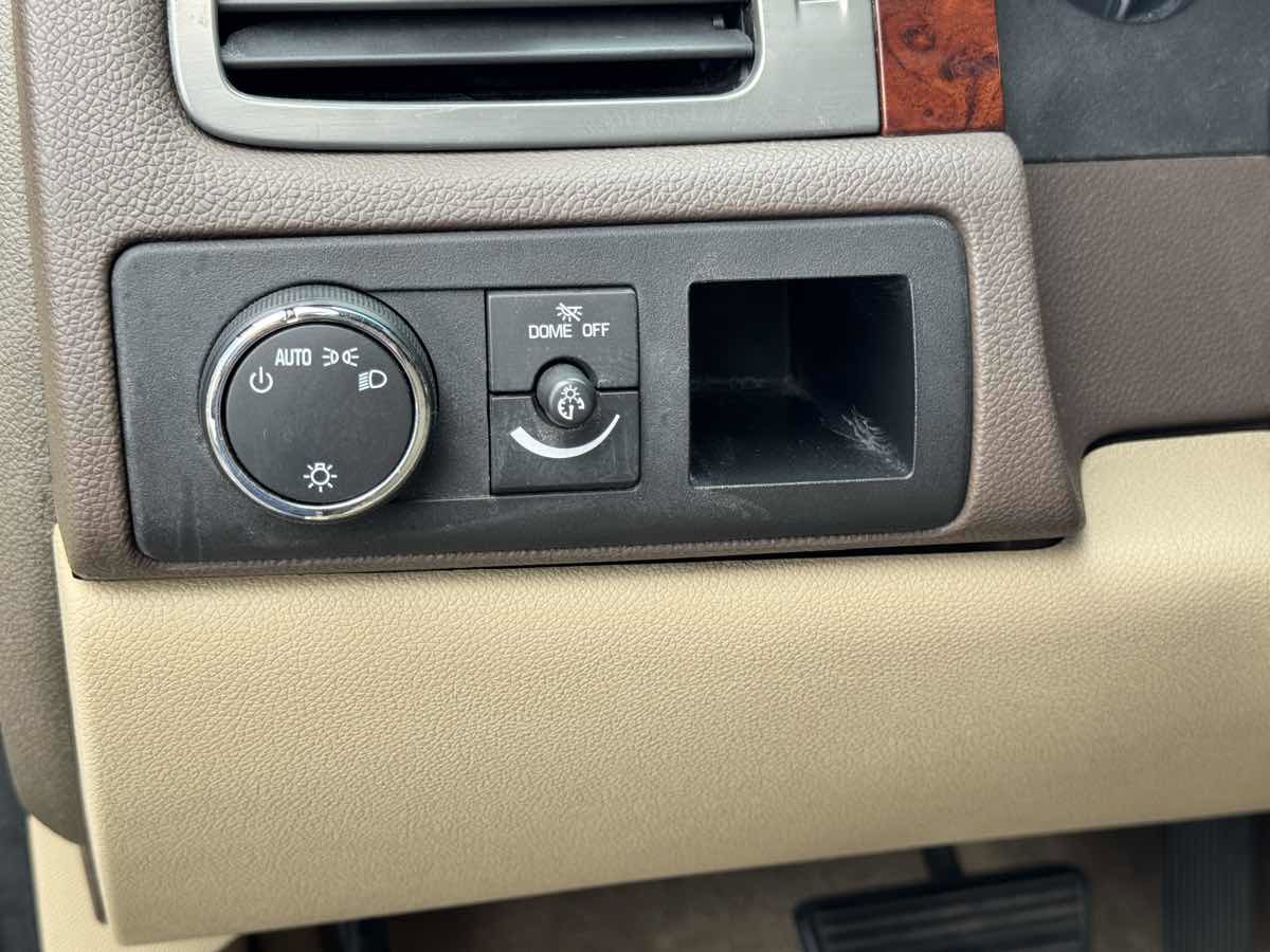 Used 2011 GMC Yukon SLE RWD image 44