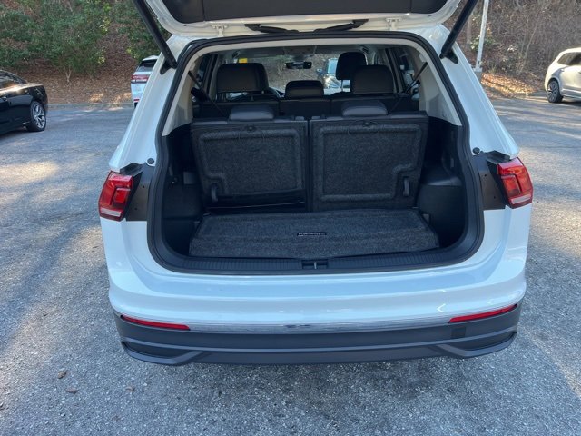Used 2024 Volkswagen Tiguan SE image 33