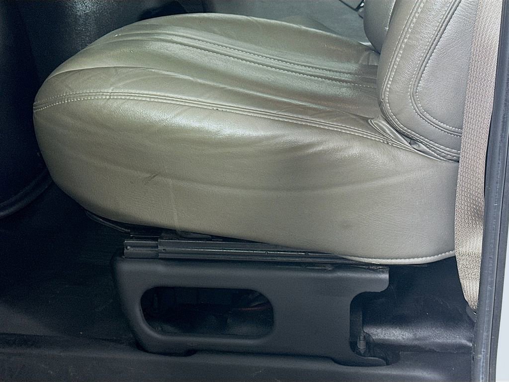 Used 2022 Chevrolet Express 2500 w/ Driver Convenience Package image 21