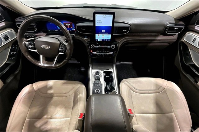 Used 2022 Ford Explorer Platinum w/ Technology Package image 7