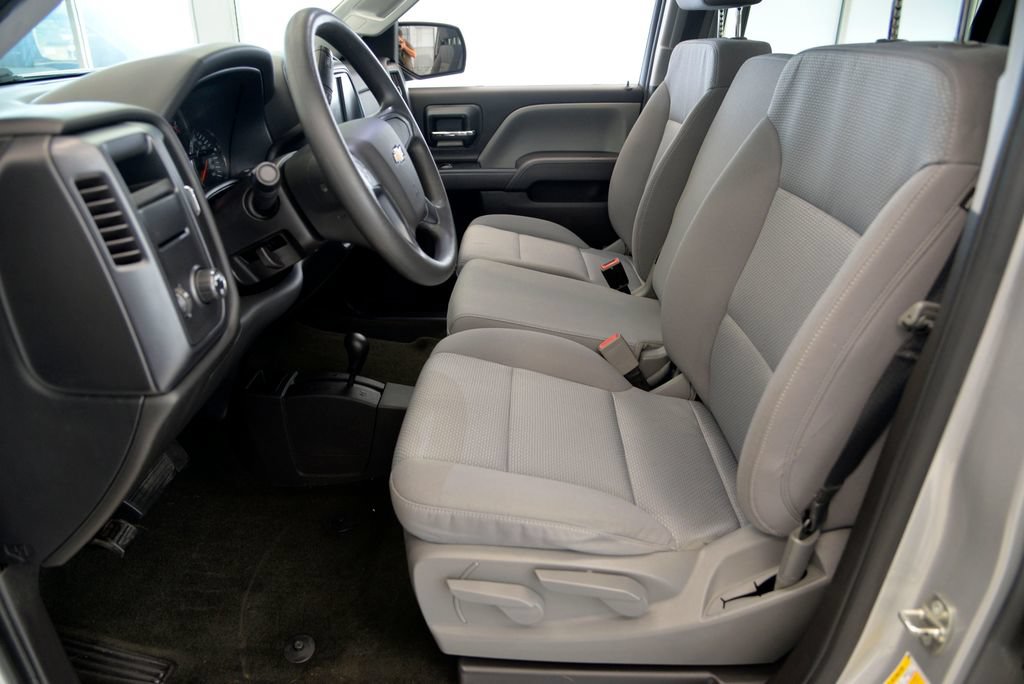 Used 2018 Chevrolet Silverado 1500 Custom w/ Custom Convenience Package AWD/4WD image 15