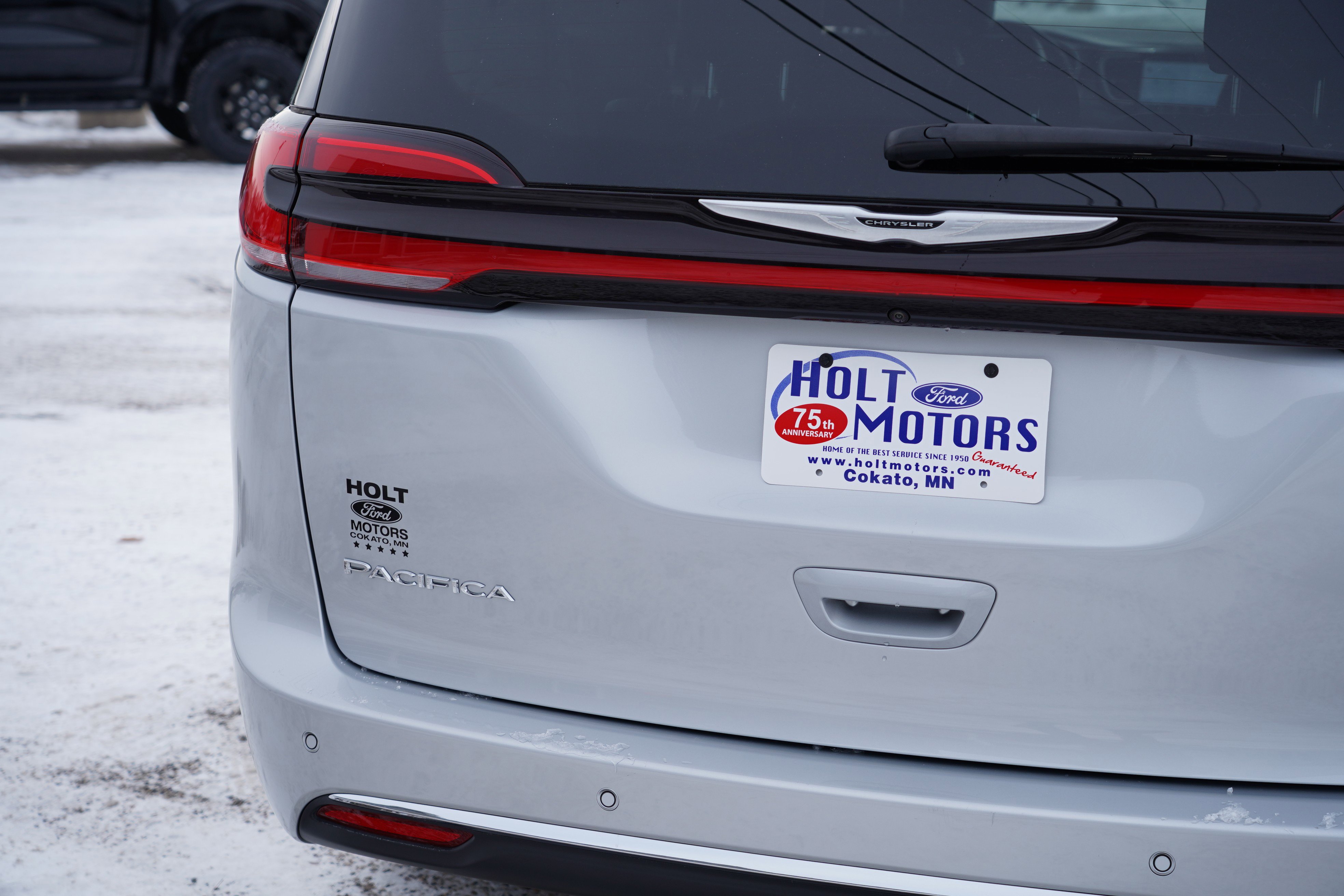 Used 2024 Chrysler Pacifica Touring-L FWD image 13