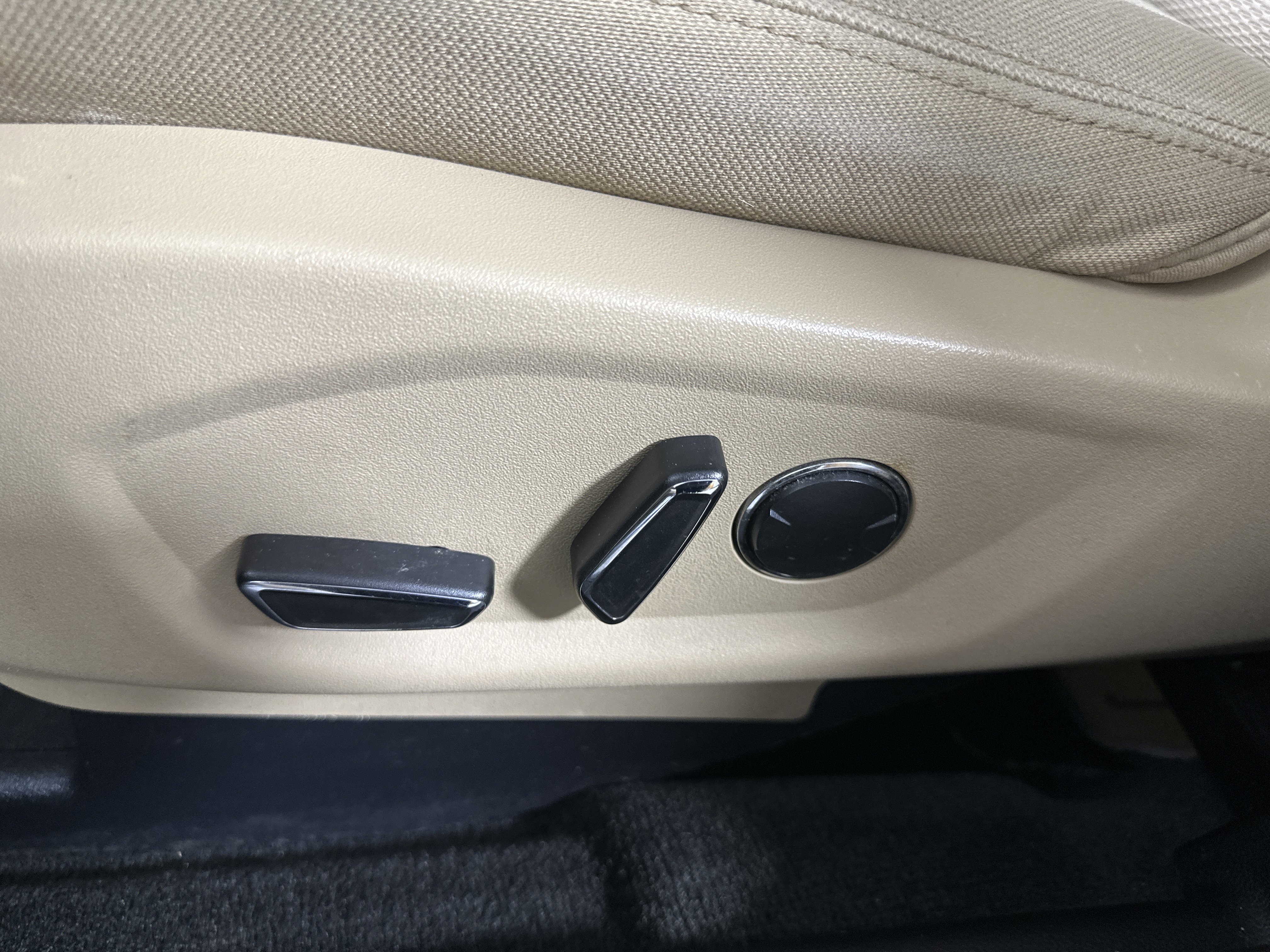 Used 2016 Ford Explorer XLT w/ Equipment Group 201A image 10