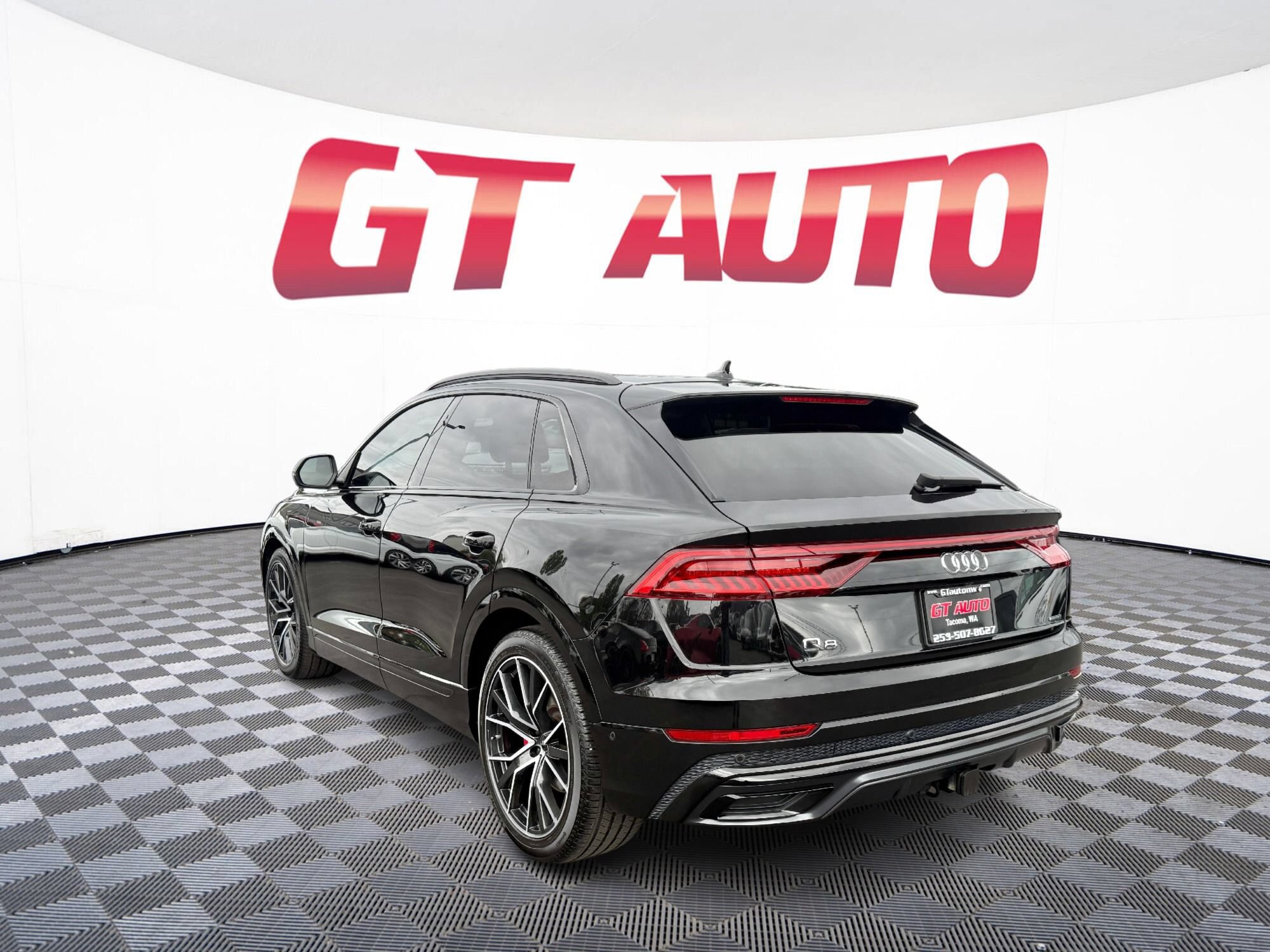 Used 2023 Audi Q8 Prestige AWD/4WD image 3