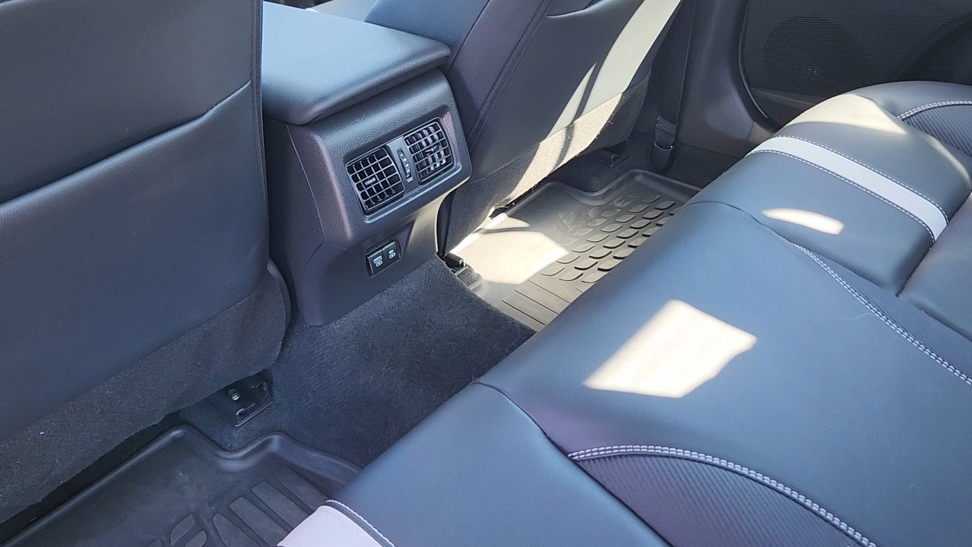 Used 2025 Toyota Camry SE w/ Convenience Package image 17