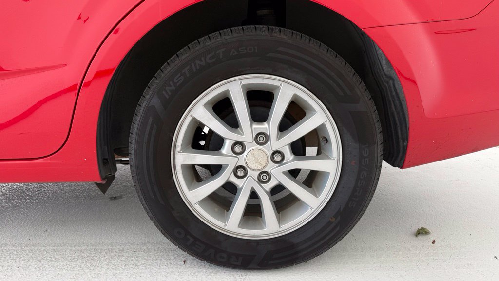 Used 2018 Chevrolet Sonic LT FWD image 16