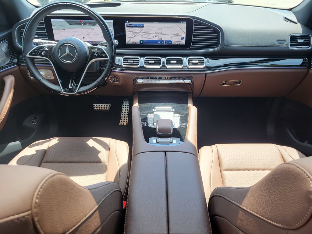 Used 2025 Mercedes-Benz GLS 450 4MATIC image 2
