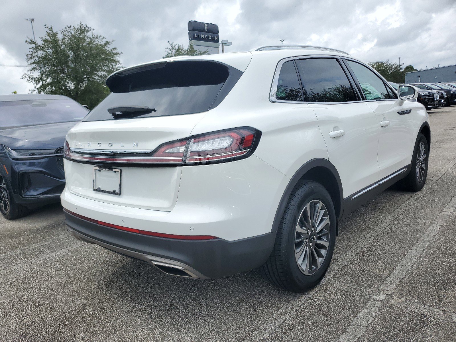 Used 2023 Lincoln Nautilus AWD w/ Premium Package image 6