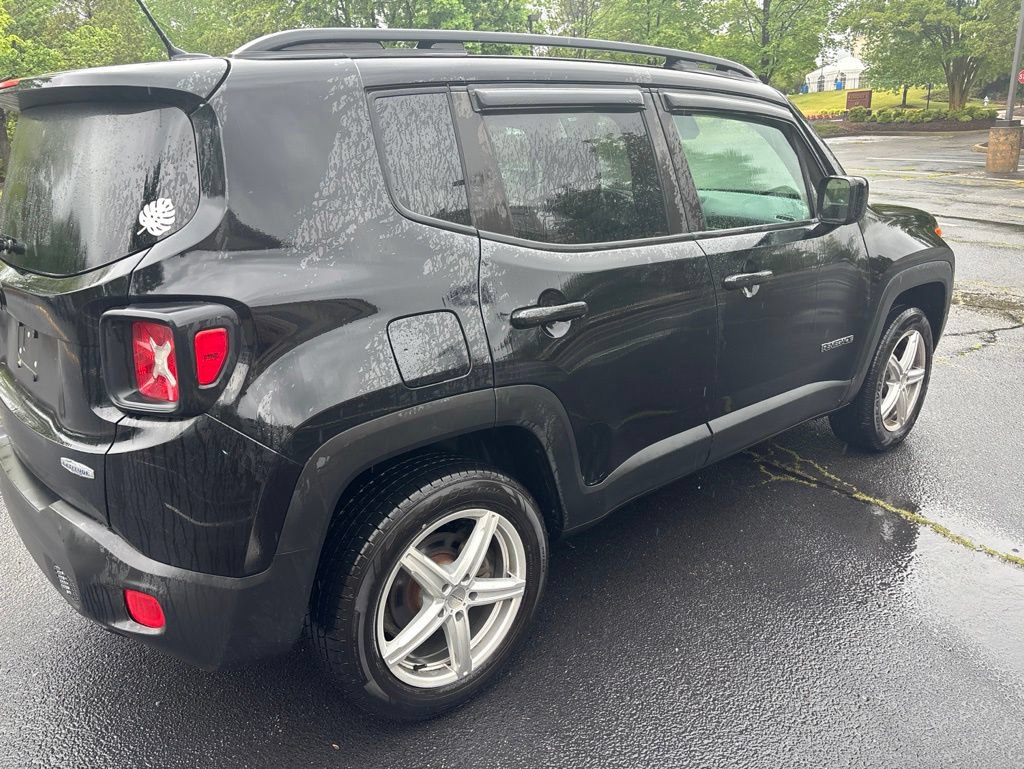 Used 2017 Jeep Renegade Latitude w/ Cold Weather Group AWD/4WD image 5