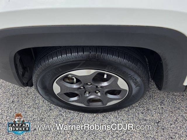 Used 2018 Jeep Renegade Latitude FWD image 18