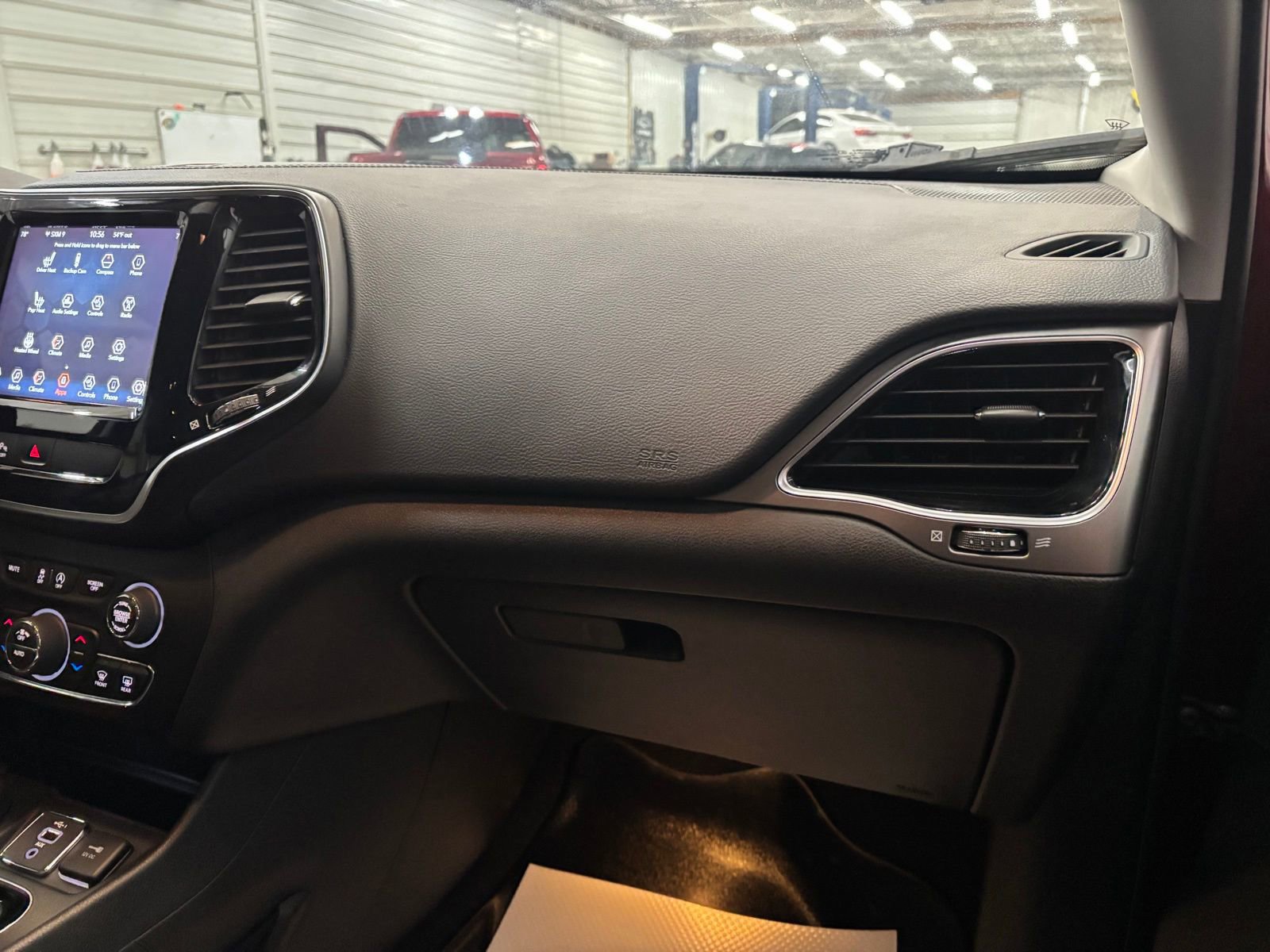 Used 2019 Jeep Cherokee Limited image 26