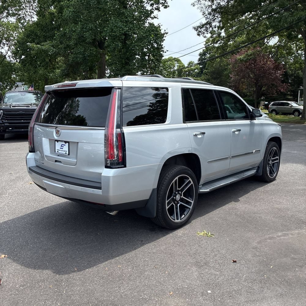 Used 2015 Cadillac Escalade Luxury AWD/4WD image 3