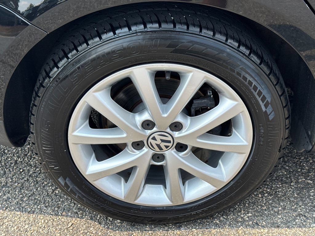 Used 2010 Volkswagen Jetta Limited Edition FWD image 18