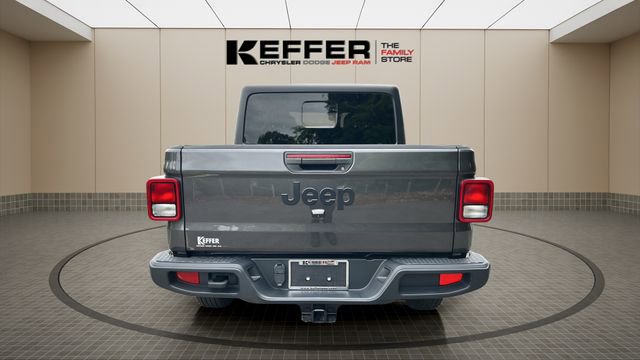 Used 2023 Jeep Gladiator Sport AWD/4WD image 4