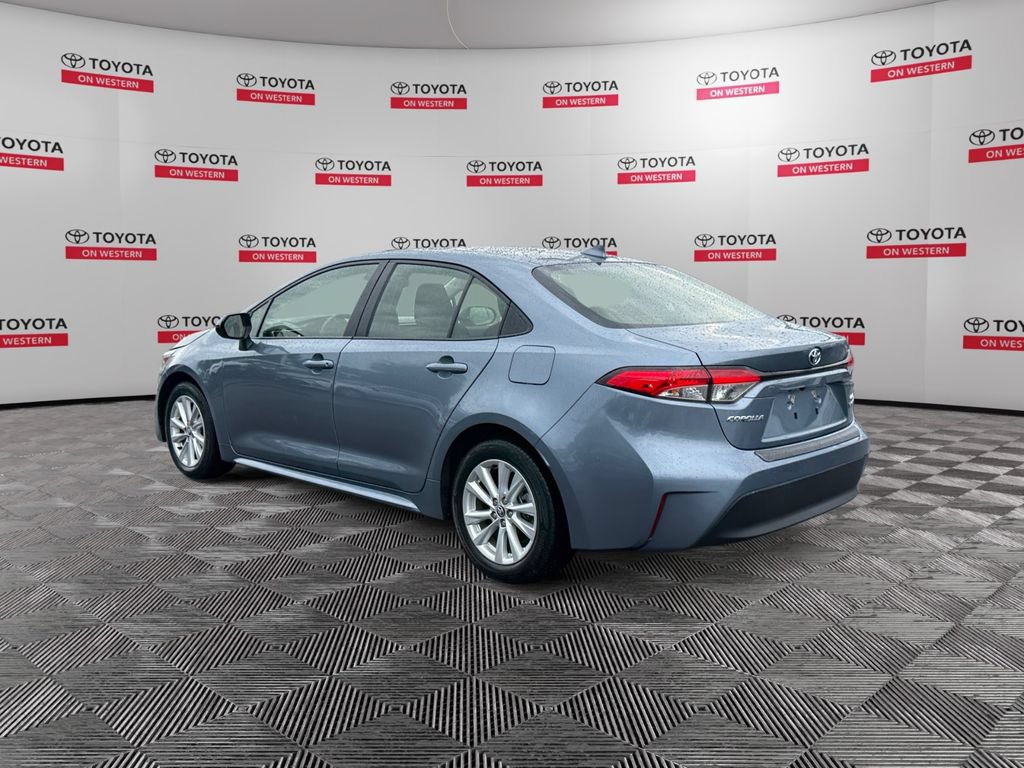 Used 2023 Toyota Corolla LE w/ LE Convenience Package FWD image 7