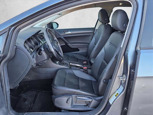Used 2018 Volkswagen Golf SE image 16