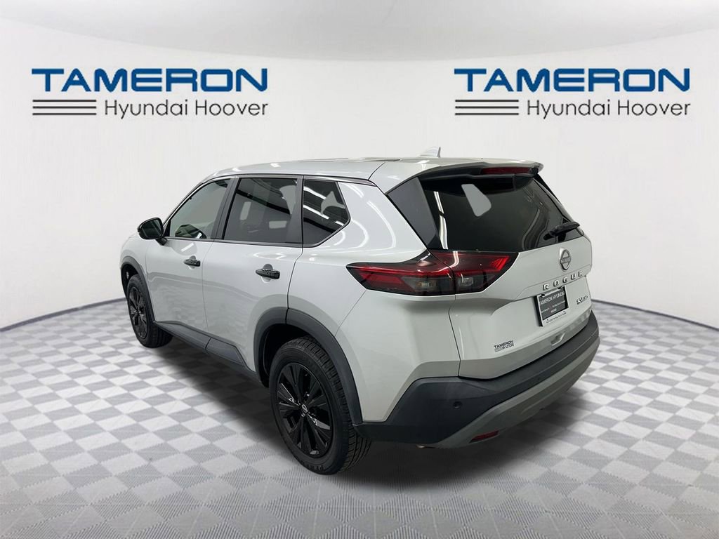 Used 2022 Nissan Rogue SV image 3