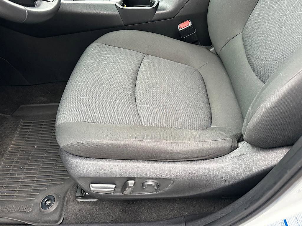 Certified 2022 Toyota RAV4 XLE w/ Convenience Package AWD/4WD image 12