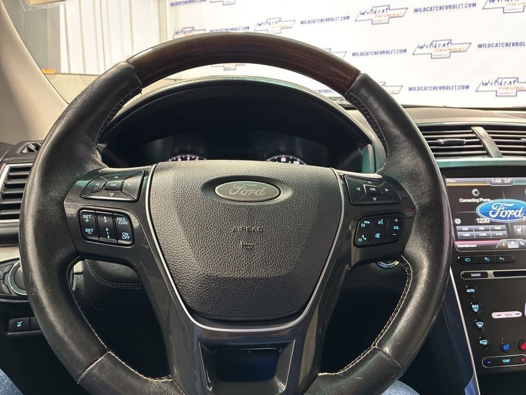 Used 2016 Ford Explorer Platinum image 23