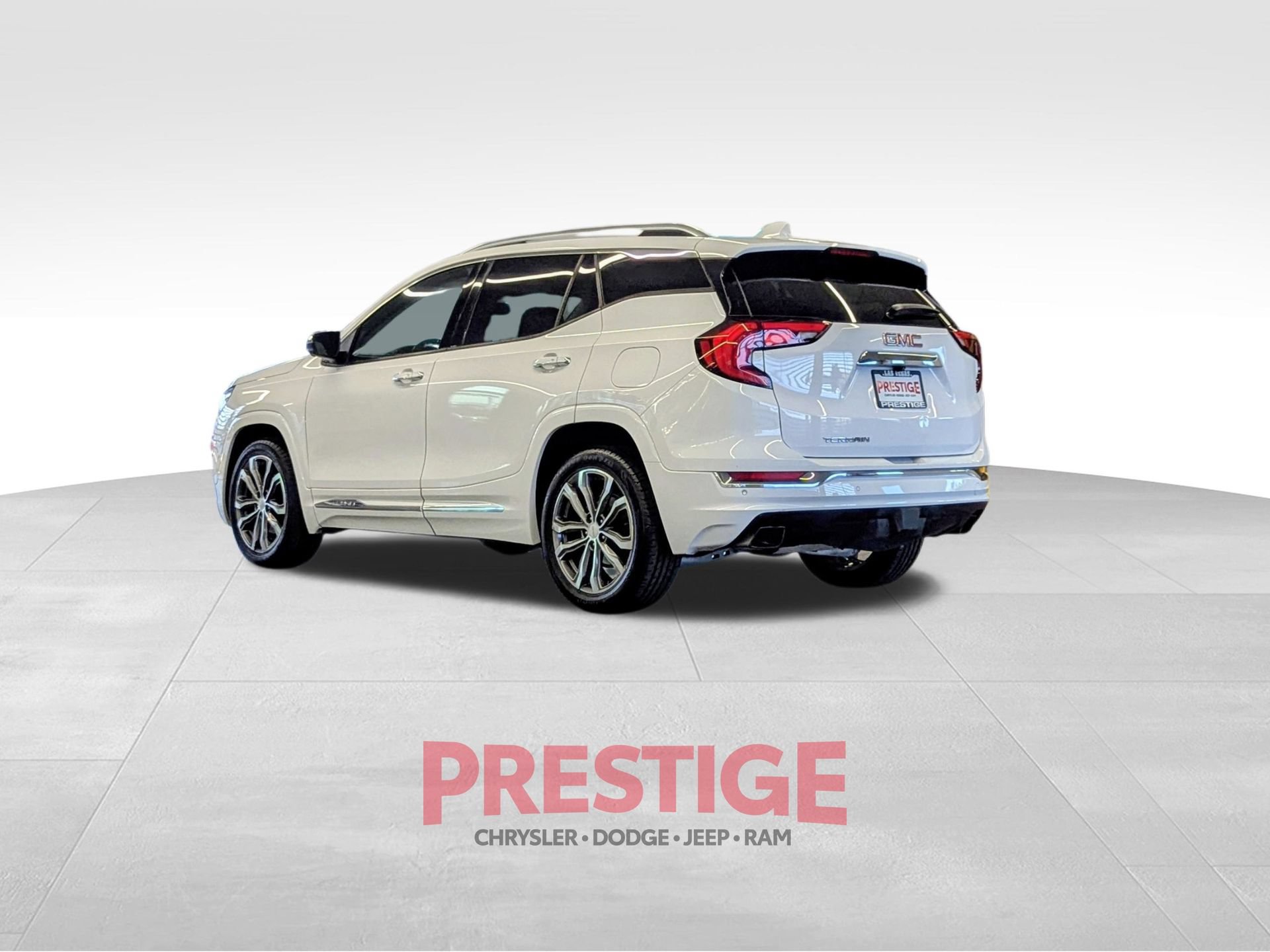 Used 2020 GMC Terrain Denali w/ Denali Premium Package FWD image 12