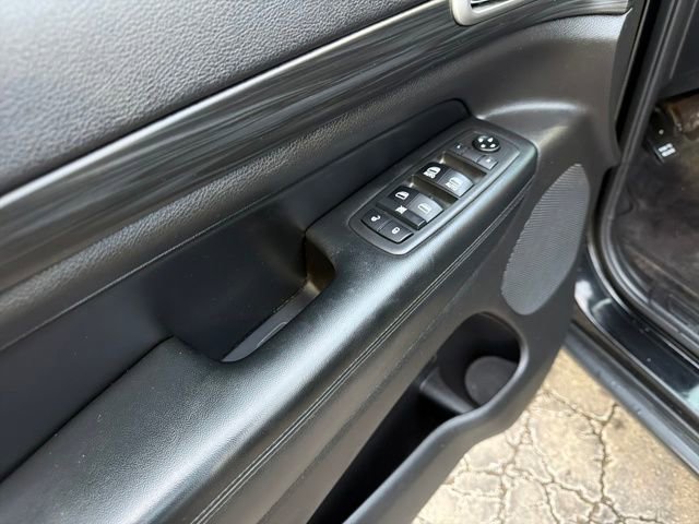 Used 2019 Jeep Grand Cherokee Laredo w/ 18" Wheel & 8.4" Radio Group image 15