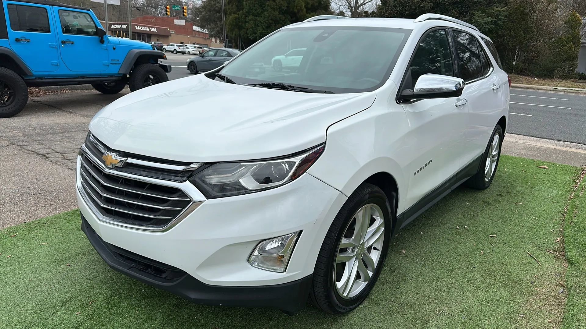 Used 2018 Chevrolet Equinox Premier FWD image 3