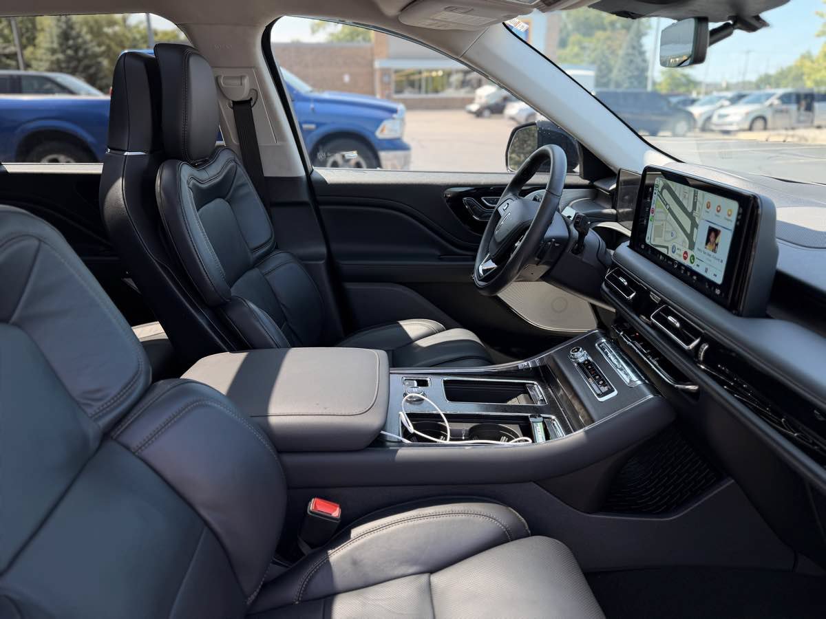Used 2026 Lincoln Aviator Reserve AWD/4WD image 16