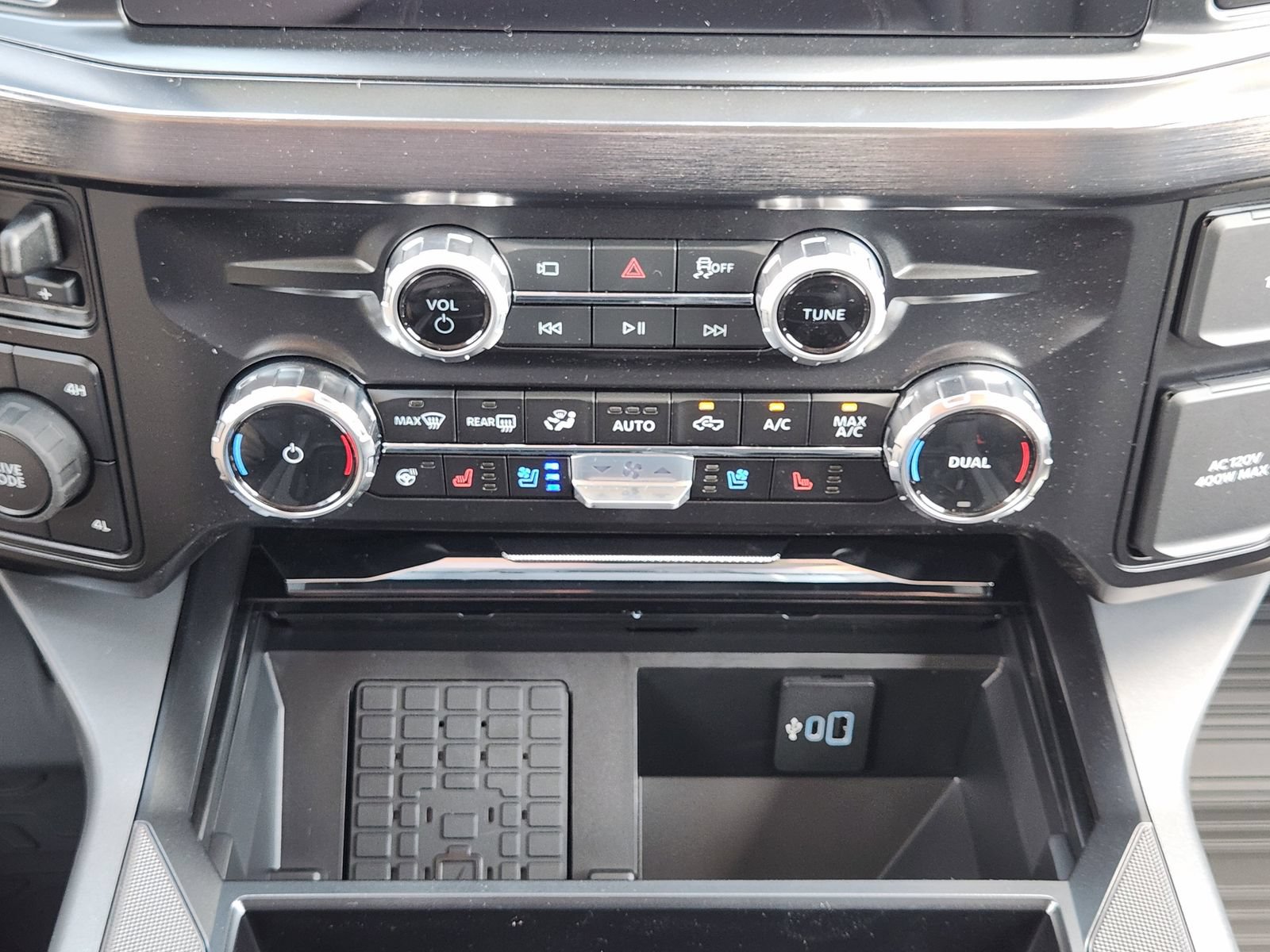 New 2026 Ford F250 Lariat w/ Black Appearance Package AWD/4WD image 19