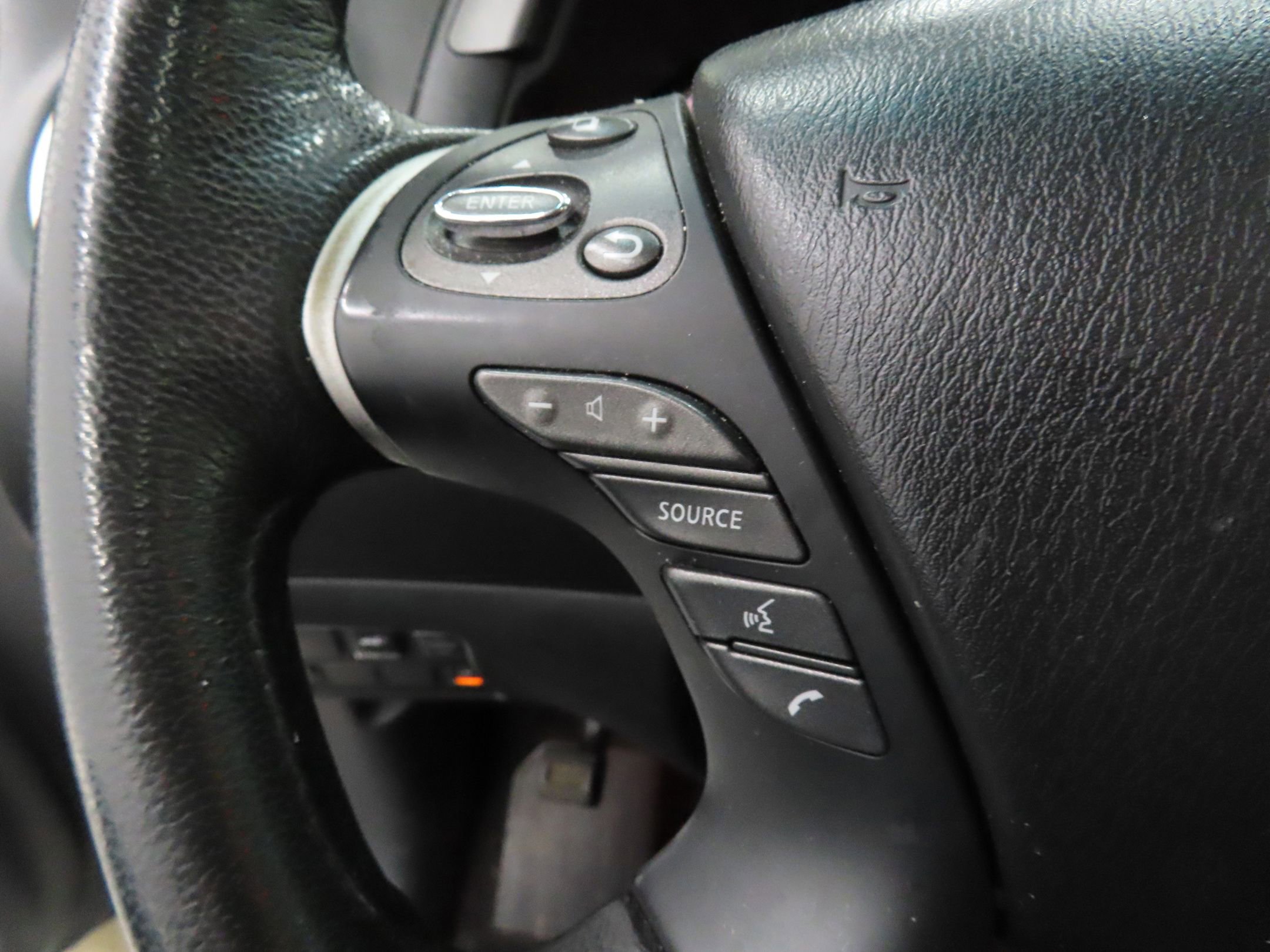 Used 2013 INFINITI JX35 FWD w/ Premium Pkg image 12